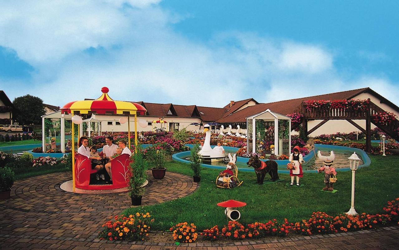 גובן Landgasthof & Hotel Waldow מראה חיצוני תמונה